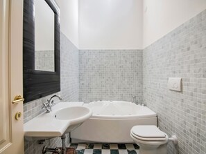 Căn hộ | Phòng tắm | Vòi sen/bồn tắm kết hợp 