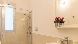 Shower, towels