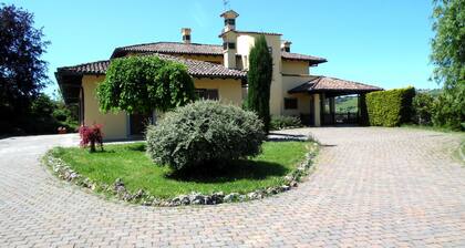 Detached Villa With Pool Within a Farm Ground, in Quiet Hillside