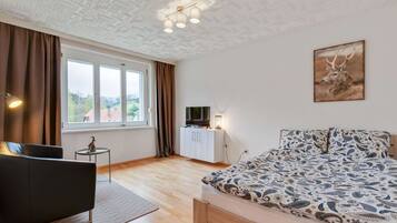 Apartment | 1 bedroom, bed sheets