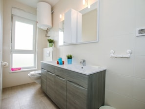 Shower, towels