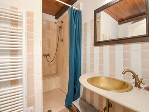 Apartment | Bathroom | Shower - Apartment in Ascoli Near Mountains (Ripatransone)