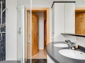 Shower, towels - Lovely Apartment in Krottendorf-gaisfeld in Vineyards (Krottendorf-Gaisfeld)
