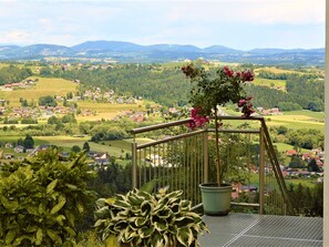 Balcony - Lovely Apartment in Krottendorf-gaisfeld in Vineyards (Krottendorf-Gaisfeld)