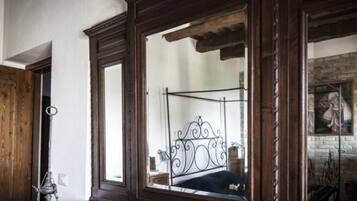 2 bedrooms, bed sheets