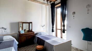 2 bedrooms, bed sheets