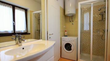 Shower, towels