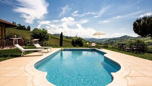 Outdoor pool - Chic Apartment in S. Maria Della Versa With Pool (Santa Maria della Versa)