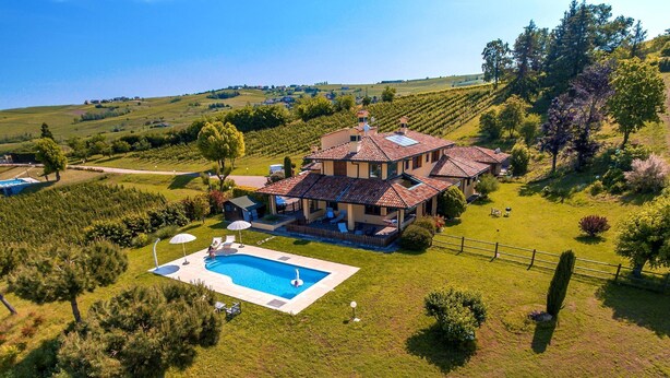Outdoor pool - Chic Apartment in S. Maria Della Versa With Pool (Santa Maria della Versa)