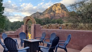 Property grounds - Ideal Location, Walk to Hiking, Views & Fire Pit, Stargazing-Sleeps 12! (Sedona)