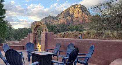 Discover luxury at Sedona Sugarloaf Dream: 4BR, 3BA with stunning red rock views.