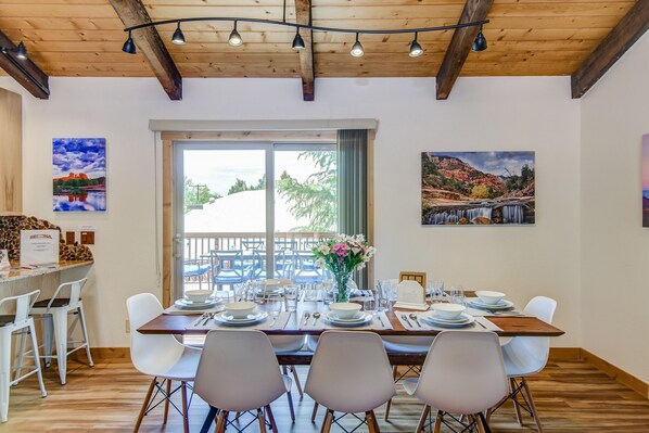 Dining - Ideal Location, Walk to Hiking, Views & Fire Pit, Stargazing-Sleeps 12! (Sedona)