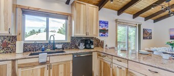 \Ideal Location, Walk to Hiking, Views & Fire Pit, Stargazing!