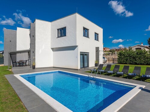 Villa for up to 10 Guests With Private Pool and Garden