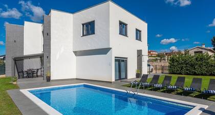 Villa for up to 10 Guests With Private Pool and Garden