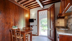 Dining - Sun-kissed Apartment in Alberi- Montaione With Garden (Montaione)