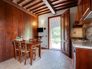 Dining - Sun-kissed Apartment in Alberi- Montaione With Garden (Montaione)