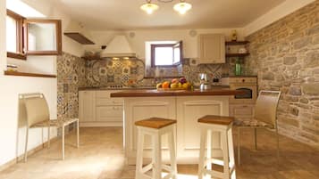 House | Private kitchen | Highchair