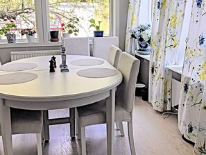 Fridge, microwave, dishwasher, coffee/tea maker
