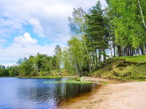 Hus | Utsikt mot innsjø