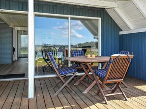 House | Outdoor dining