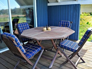 Outdoor dining - Holiday Home in RingkÃ¸bing (Ringkobing)