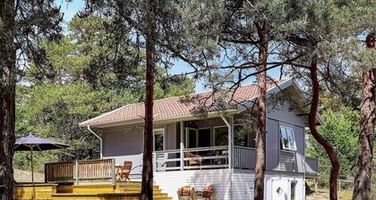 10 Person Holiday Home in Yngsjo