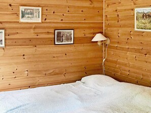 House | 3 bedrooms, individually furnished, bed sheets