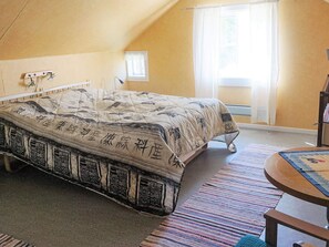 3 bedrooms, individually furnished, bed sheets