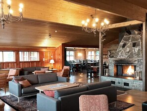 Hus | Oppholdsrom | Peis