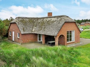 Exterior - Holiday Home in Blåvand (Blavand)
