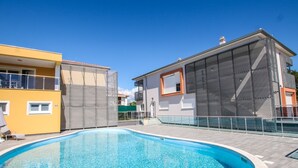 Outdoor pool - Nice & Large Apartment with Terrace & Pool View in Funtana near Beach (Funtana)