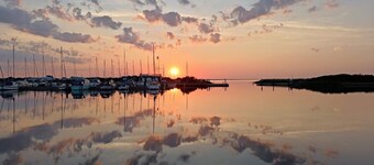 Secluded Harbor Cottage-by Traum