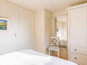 3 bedrooms, individually furnished, bed sheets