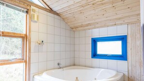House | Spa treatment - 6 Person Holiday Home in Blavand (Blavand)