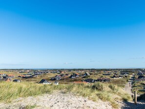 A coastal village with houses on sandy terrain and a clear blue sky. - 8 Person Holiday Home on a Holiday Park in Hvide Sande (Hvide Sande)