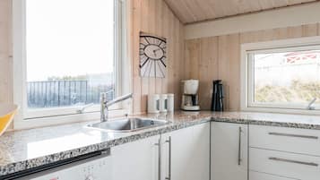 House | Private kitchen | Fridge, microwave, stovetop, dishwasher