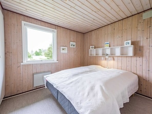 3 bedrooms, individually furnished, bed sheets
