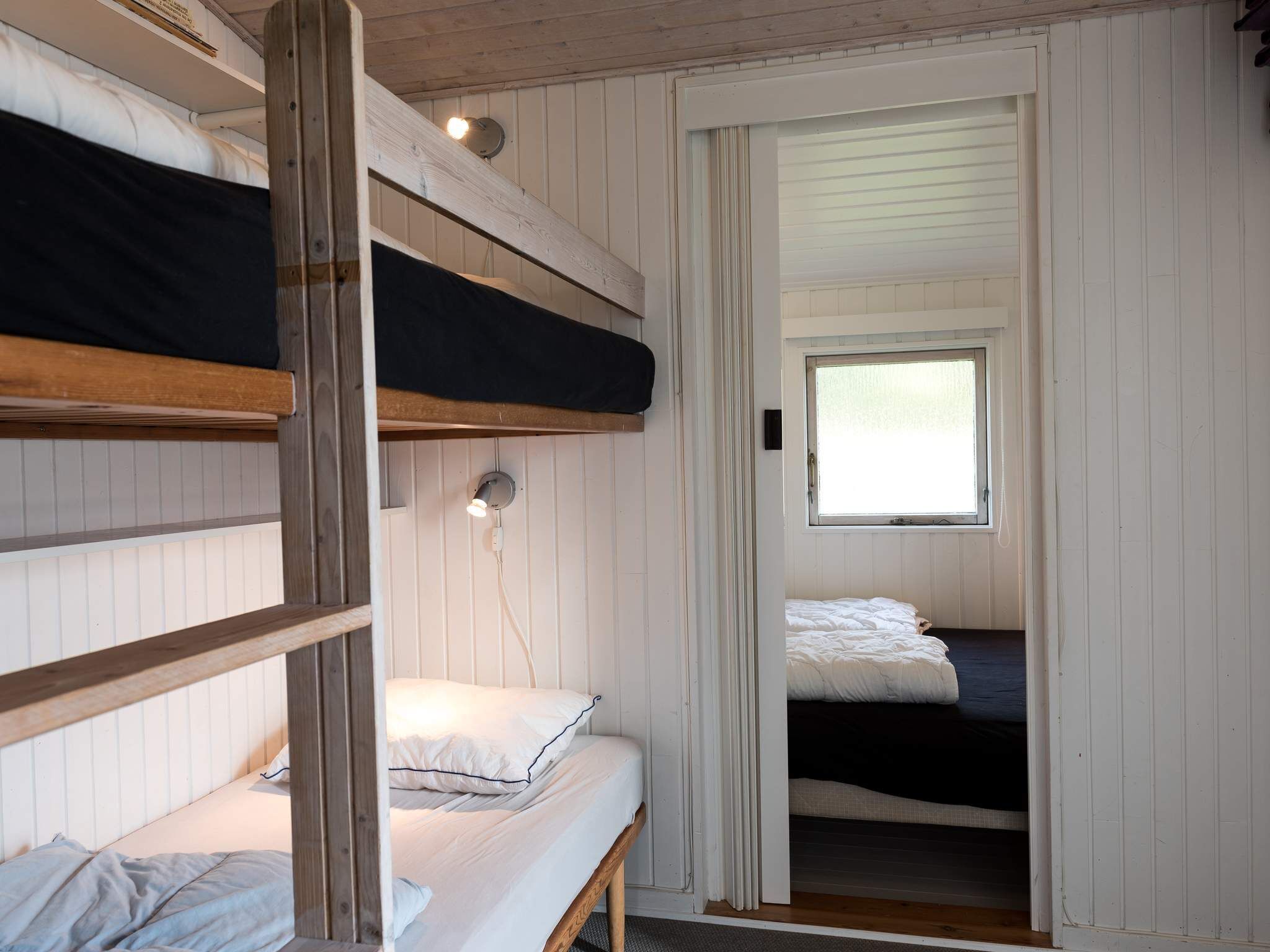 2 Schlafzimmer, individuell eingerichtet, Bettwäsche