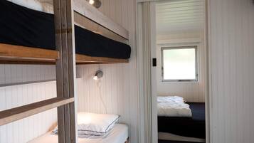 2 Schlafzimmer, individuell eingerichtet, Bettwäsche