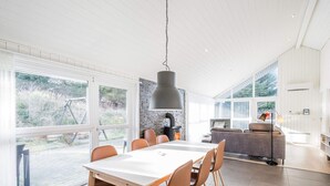 House | Dining - 6 Person Holiday Home in Henne (Henne)
