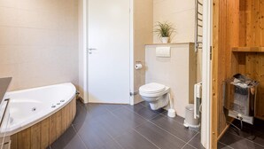House | Bathroom - 6 Person Holiday Home in Henne (Henne)