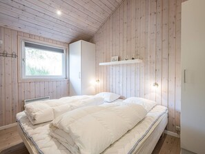 Room - 6 Person Holiday Home in Henne (Henne)