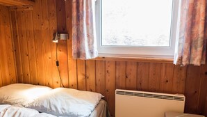 House | 3 bedrooms, individually furnished, bed sheets - 5 Person Holiday Home in Henne (Henne)