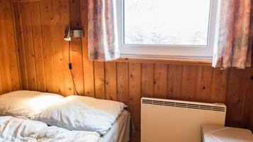 3 bedrooms, individually furnished, bed sheets
