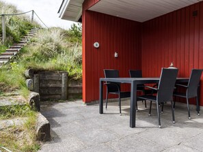 House | Outdoor dining - 5 Person Holiday Home in Henne (Henne)