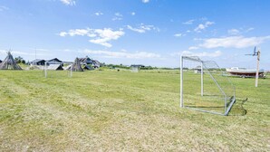 House | Sports court - 4 Person Holiday Home in Hvide Sande (Hvide Sande)