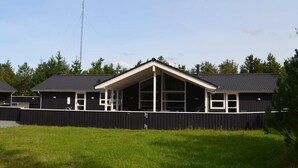 Exterior - 10 Person Holiday Home on a Holiday Park in Blåvand (Blavand)