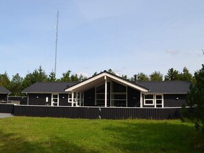 Exterior - 10 Person Holiday Home on a Holiday Park in Blåvand (Blavand)