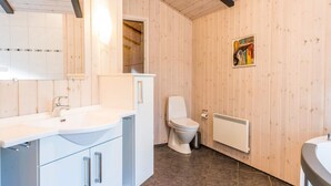 Bathroom - 10 Person Holiday Home on a Holiday Park in Blåvand (Blavand)